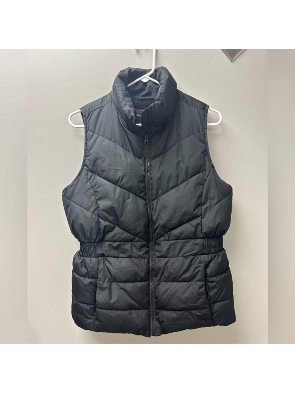 Banana Republic Women’s Black Puffer Vest